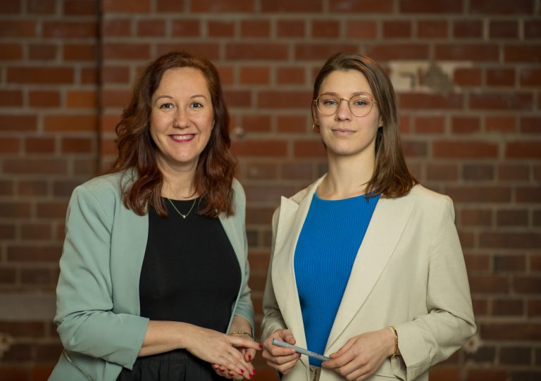Foto von links Grit Neumann und rechts Denise Killmann