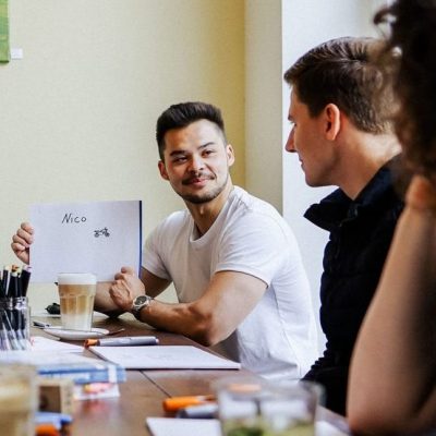 Teilnehmer beim Visual Brunch (Visualisierungsworkshop) zeigt sein Icon